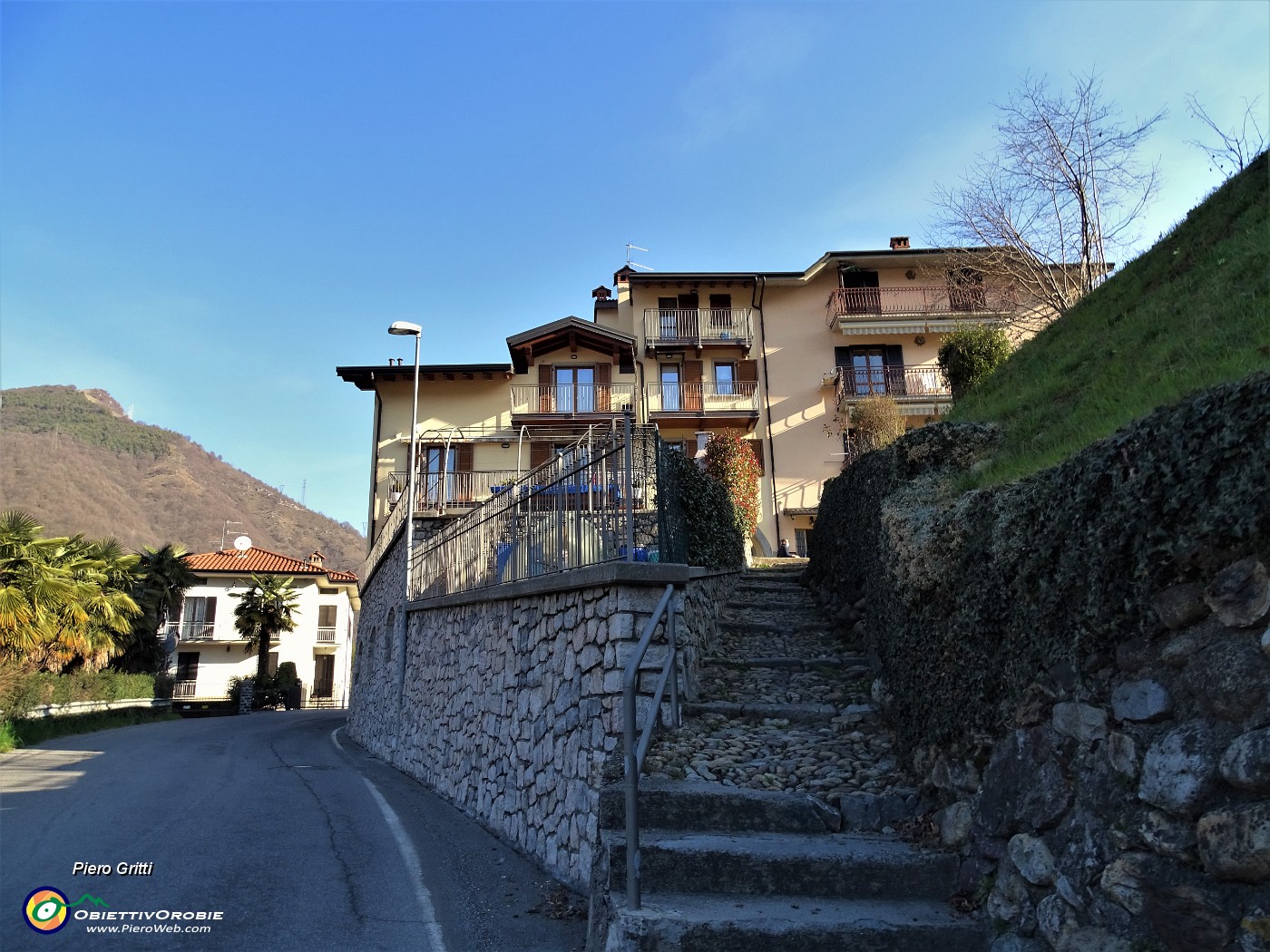 07 e salgo in via Ronco.JPG